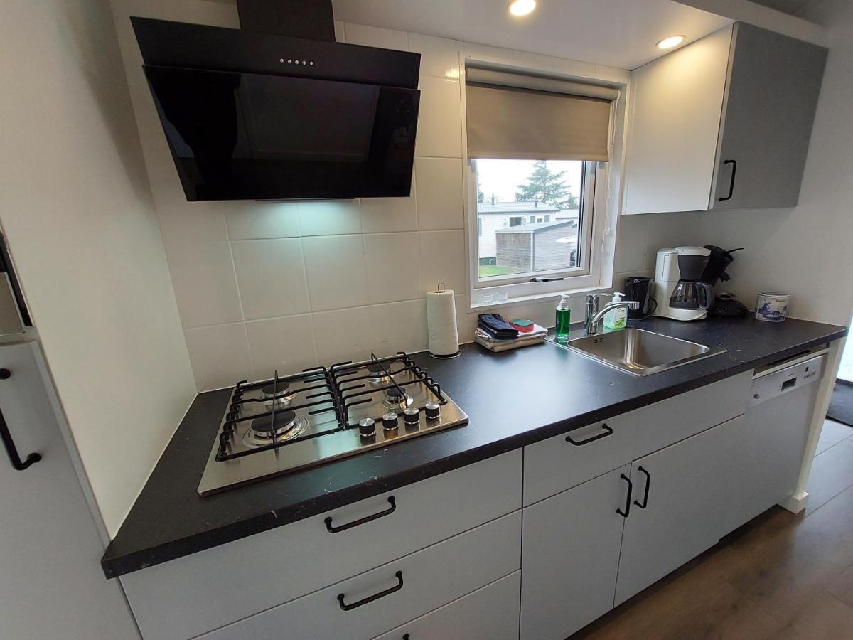 Modern En Chic Chalet Tot 4 Personen Op De Veluwe Recreatiepark De Oude Driest Putten Exteriör bild