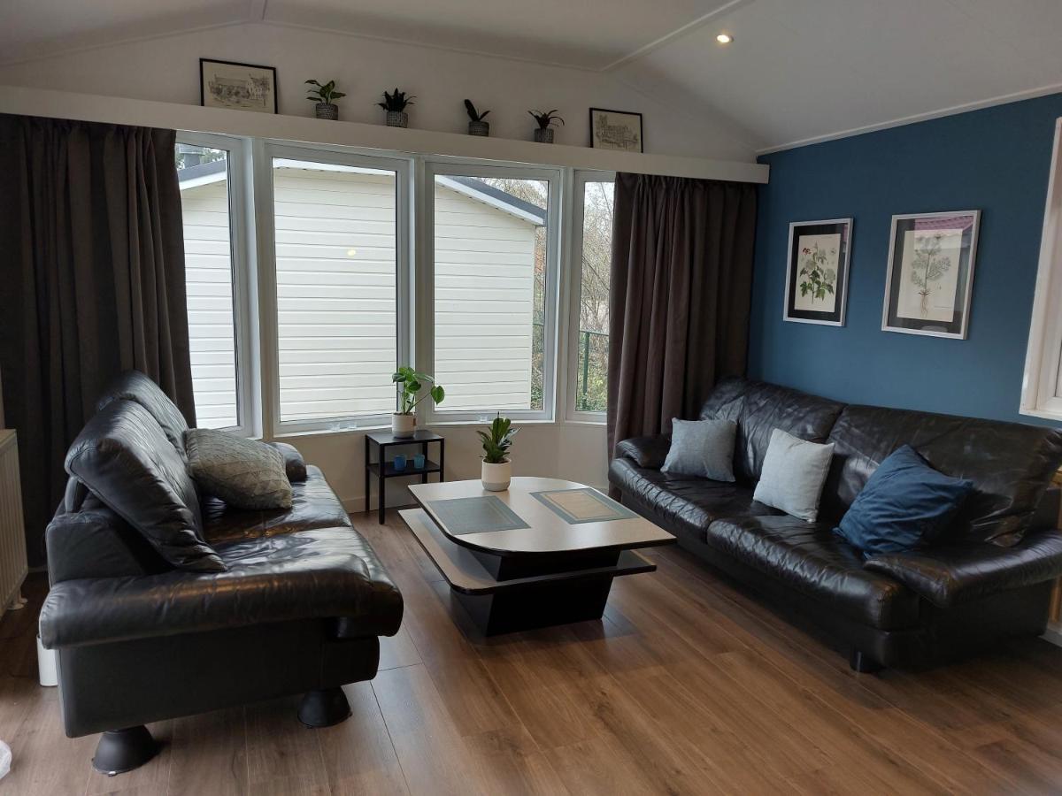 Modern En Chic Chalet Tot 4 Personen Op De Veluwe Recreatiepark De Oude Driest Putten Exteriör bild