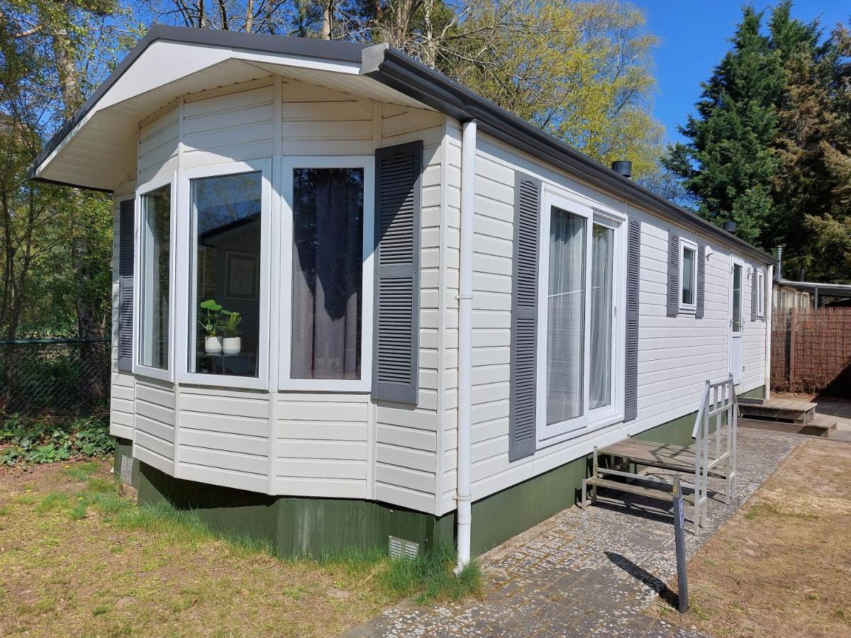 Modern En Chic Chalet Tot 4 Personen Op De Veluwe Recreatiepark De Oude Driest Putten Exteriör bild