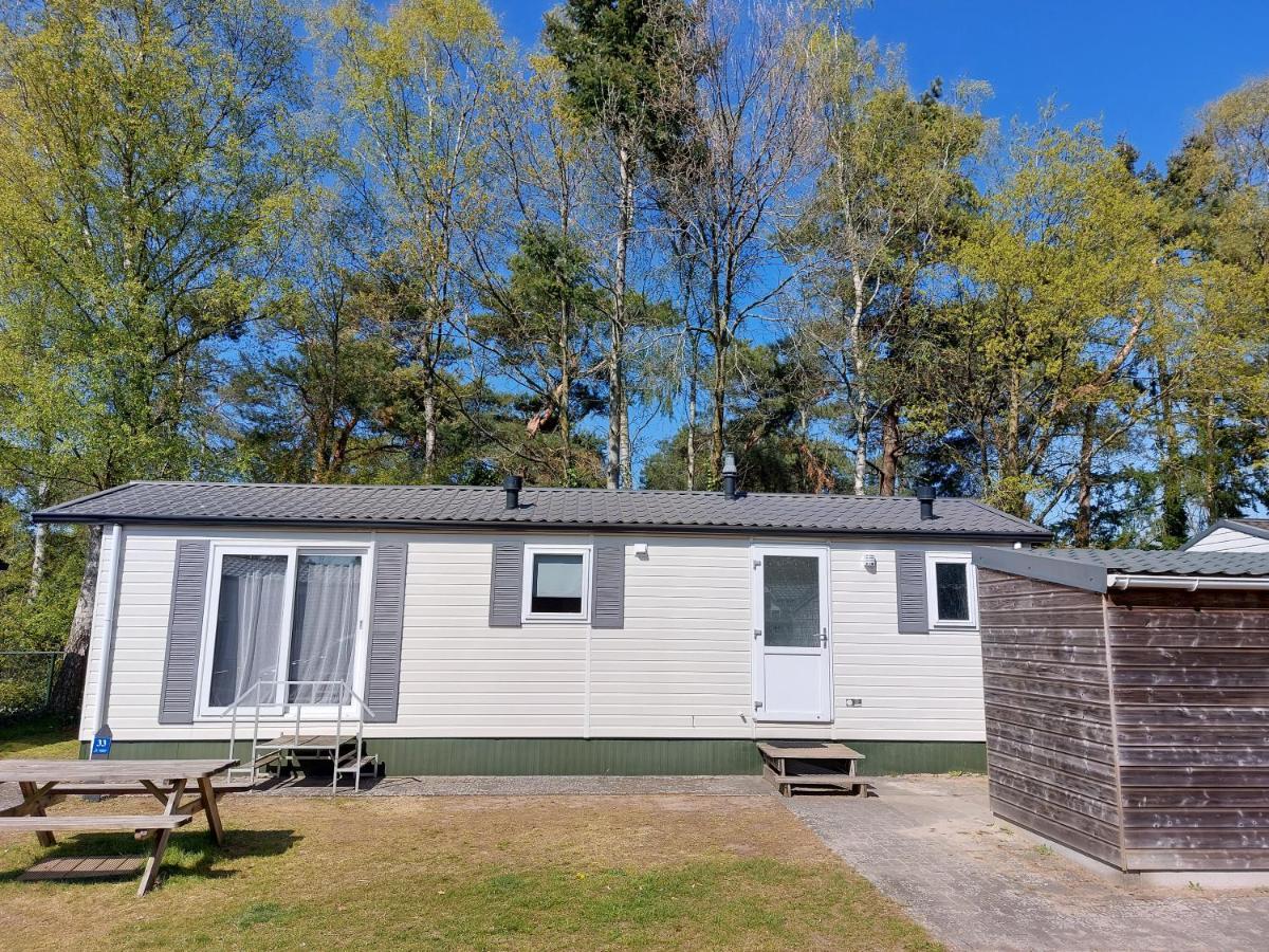 Modern En Chic Chalet Tot 4 Personen Op De Veluwe Recreatiepark De Oude Driest Putten Exteriör bild